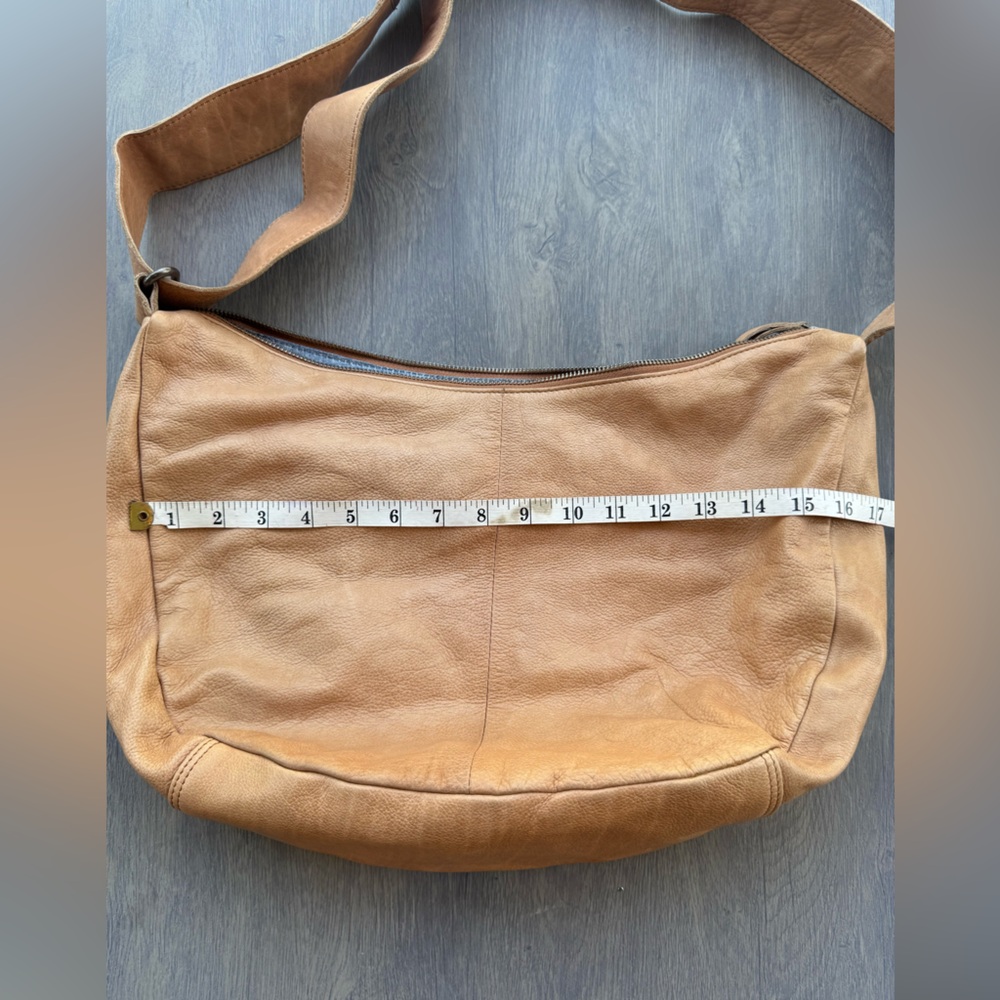 Vilenca Holland Hobo Bag with Slouchy Design and Adjustable Strap - Picture 4 of 8